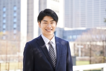 新聞記者から未経験で会計事務所へのキャリアチェンジを叶えた20代男性の事例